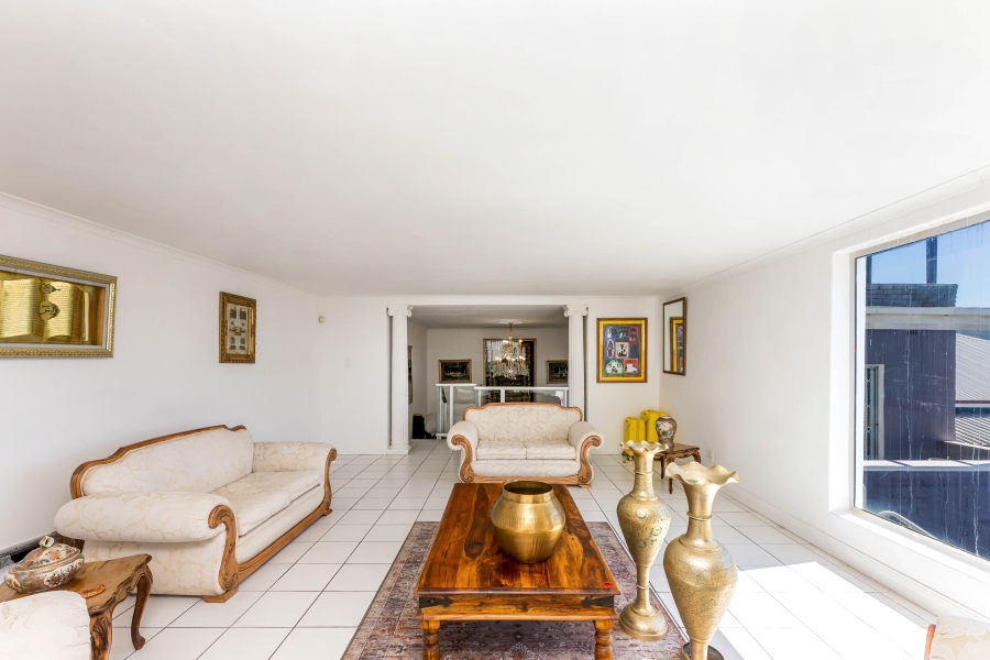 6 Bedroom Property for Sale in Walmer Estate Western Cape